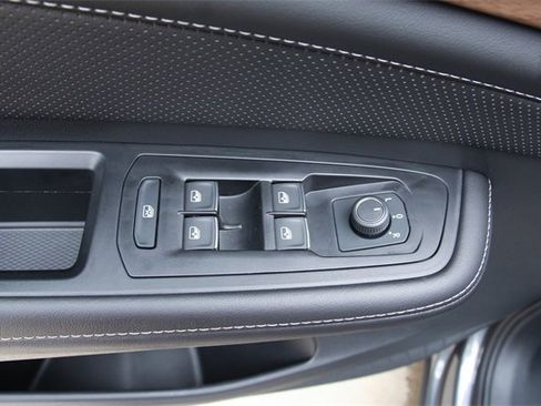 Certified 2025 Volkswagen Atlas SE image 15