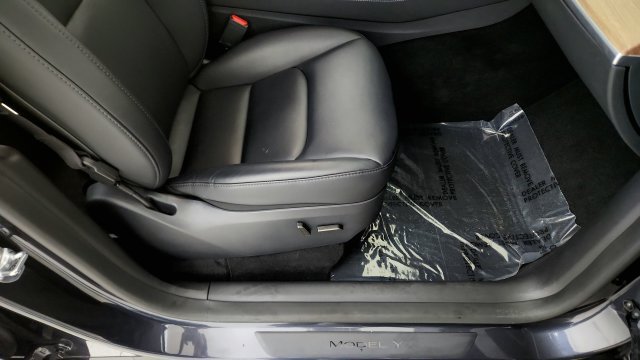 Used 2024 Tesla Model Y 2WD image 34