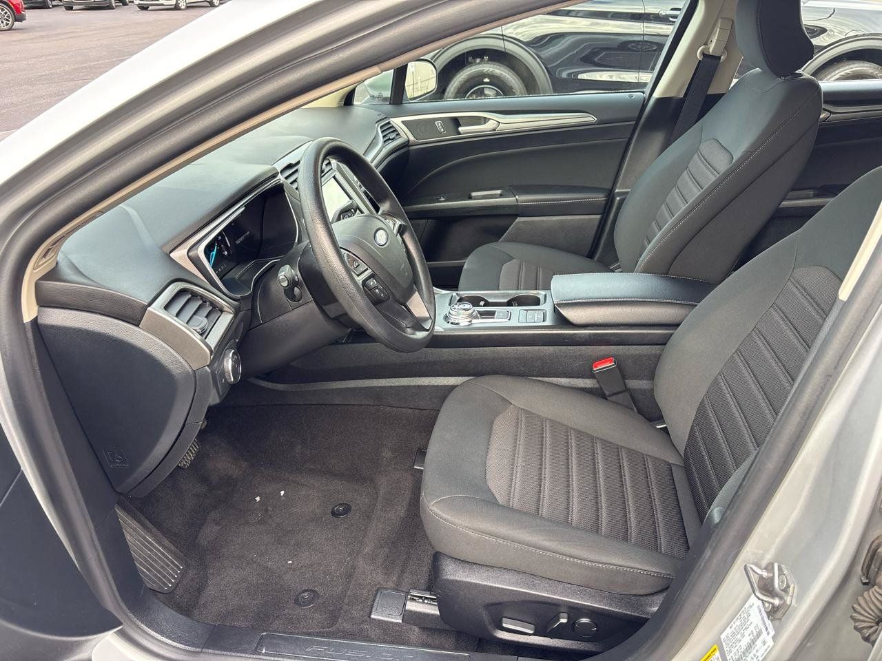 Used 2019 Ford Fusion SE FWD image 10
