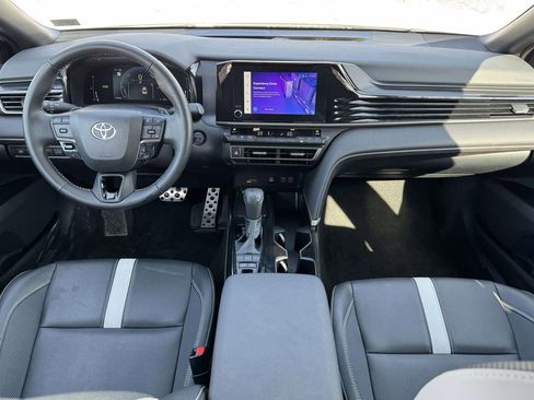 Used 2025 Toyota Camry SE image 2