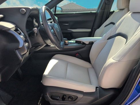 Certified 2025 Lexus UX 300h BASE image 7
