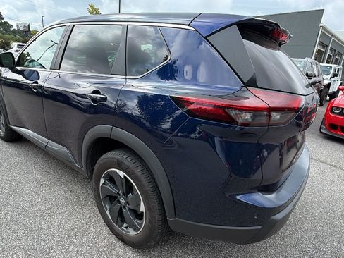 Used 2024 Nissan Rogue SV AWD/4WD image 10