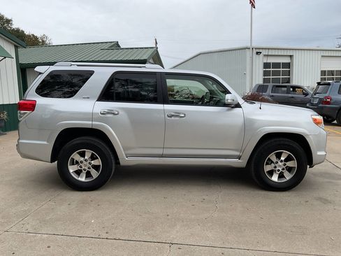 Used 2013 Toyota 4Runner SR5 image 2