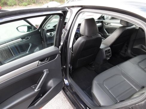 Used 2022 Volkswagen Passat 2.0T SE FWD image 18