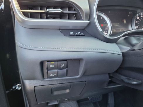 Used 2024 Toyota Highlander XLE image 30