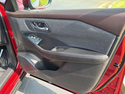 Used 2023 Nissan Rogue SV AWD/4WD image 14