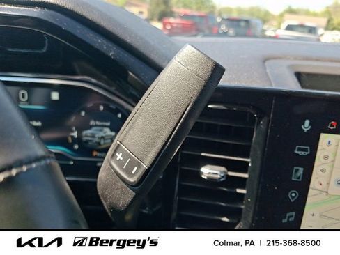 Used 2023 Chevrolet Silverado 1500 LT AWD/4WD image 16