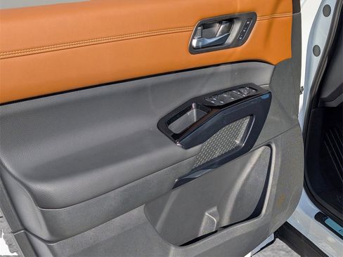 New 2026 Nissan Pathfinder Platinum image 16