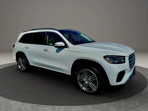 Used 2024 Mercedes-Benz GLS 450 4MATIC image 3
