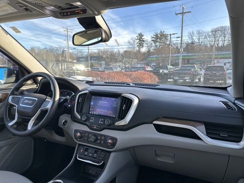 Used 2020 GMC Terrain SLE w/ Driver Convenience Package image 16
