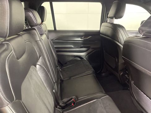 Used 2024 Jeep Grand Cherokee L Laredo image 17