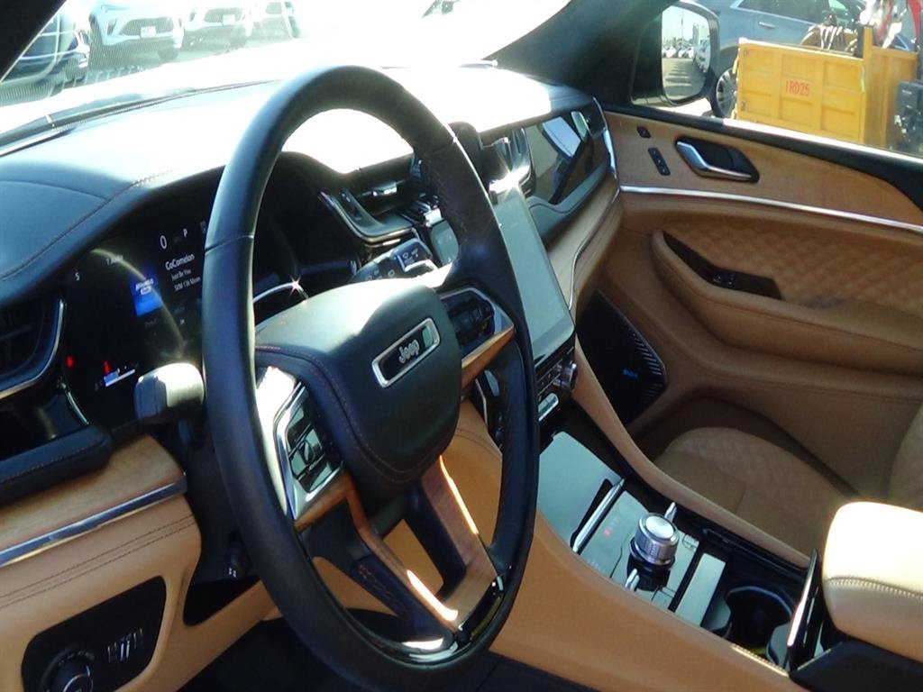 Used 2024 Jeep Grand Cherokee L Summit AWD/4WD image 21