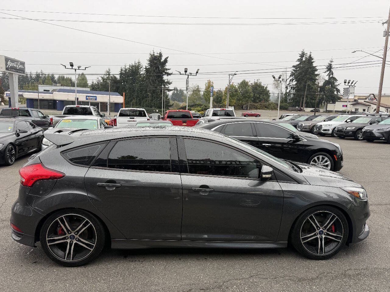 Used 2018 Ford Focus ST FWD image 6
