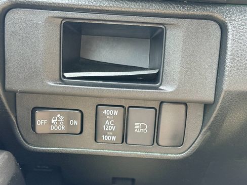 Used 2019 Toyota Tacoma TRD Off-Road AWD/4WD image 36