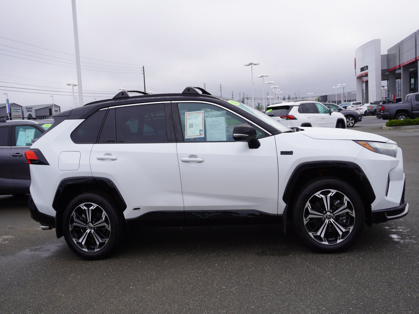 Used 2023 Toyota RAV4 XSE w/ Weather Package AWD/4WD image 4