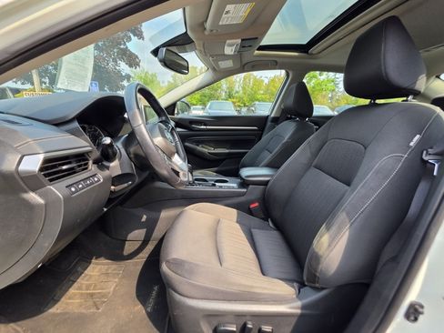 Used 2019 Nissan Altima 2.5 SV FWD image 16