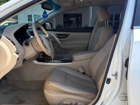 Used 2014 Nissan Altima 2.5 SL w/ Technology Package FWD image 9