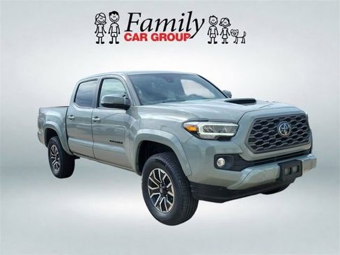 Used 2022 Toyota Tacoma TRD Sport w/ TRD Premium Sport Package AWD/4WD image 7