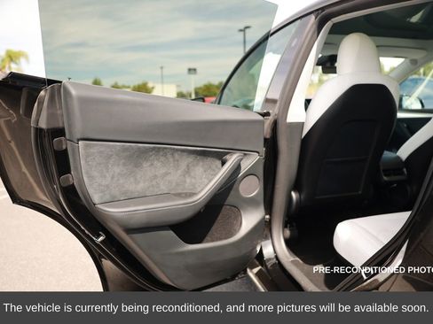 Used 2024 Tesla Model Y Performance image 37