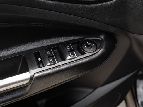 Used 2019 Ford Escape SE image 39