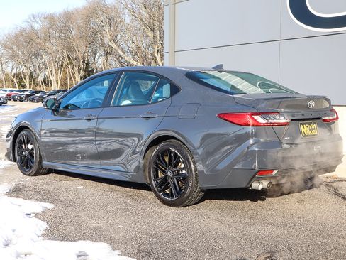 Used 2025 Toyota Camry SE image 6