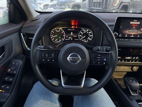 Used 2021 Nissan Rogue SV image 11