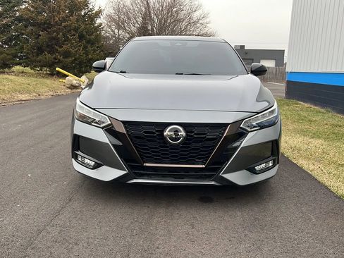 Used 2021 Nissan Sentra SR image 2