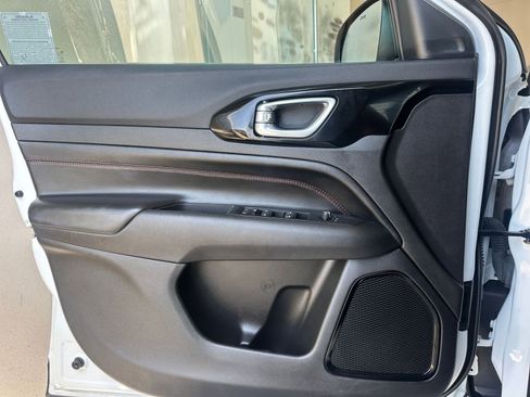 Used 2025 Jeep Compass Trailhawk image 20