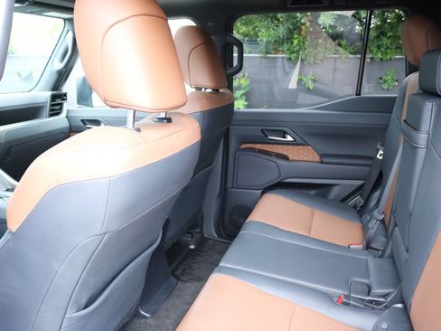 Used 2025 Lexus GX 550 w/ Cold Area Package AWD/4WD image 16