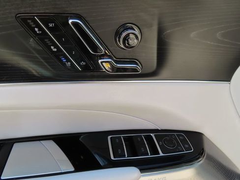 Used 2024 Cadillac Lyriq Luxury AWD/4WD image 13