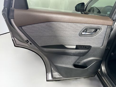 Used 2023 Nissan Rogue SV image 26