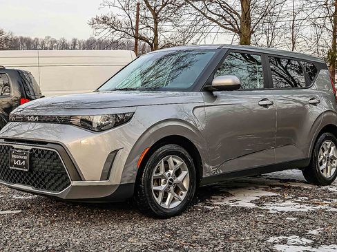 Certified 2023 Kia Soul LX w/ LX Technology Package image 3