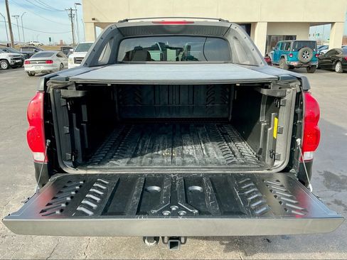 Used 2005 Chevrolet Avalanche Z66 w/ Sun And Sound Package image 17