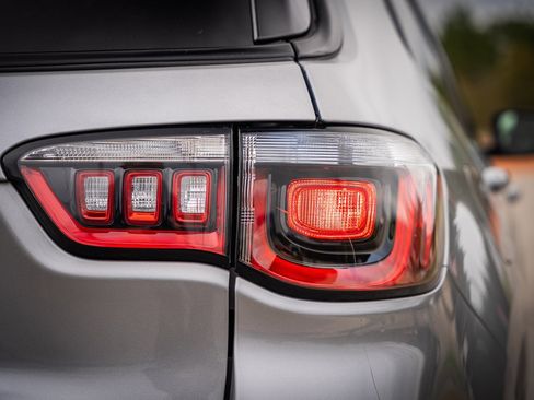 Used 2023 Jeep Compass Altitude image 14