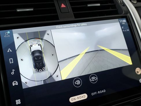 Used 2024 Land Rover Discovery S image 68