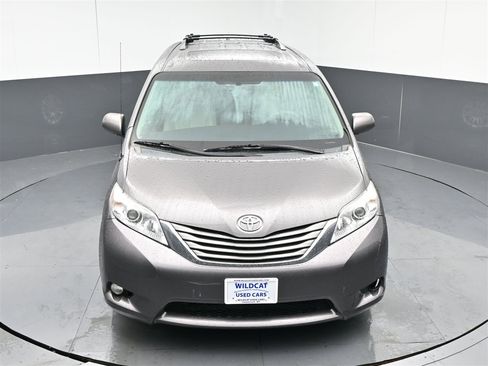 Used 2013 Toyota Sienna XLE image 10