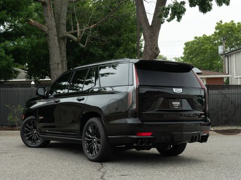 Used 2024 Cadillac Escalade V w/ LPO, ONYX Package AWD/4WD image 40
