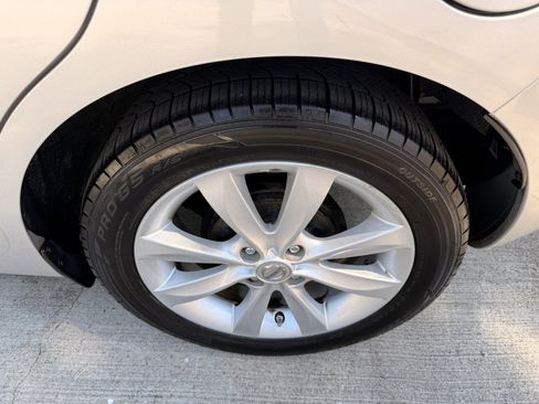 Used 2015 Nissan Versa Note FWD image 12