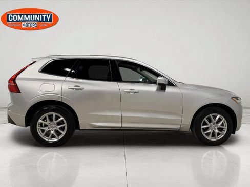 Used 2021 Volvo XC60 T5 Momentum AWD/4WD image 9