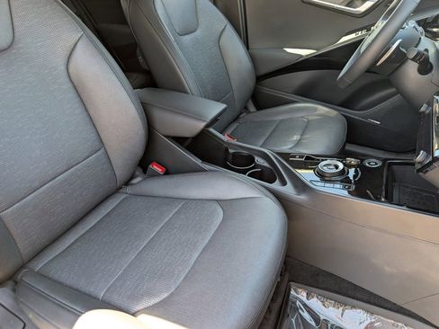 Used 2023 Kia Niro SX Touring FWD image 23