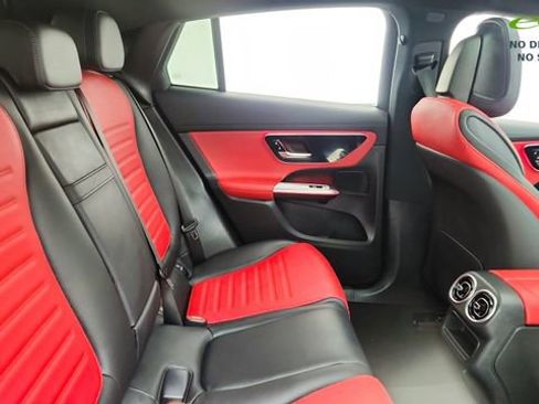 Used 2025 Mercedes-Benz GLC 300 4MATIC image 24