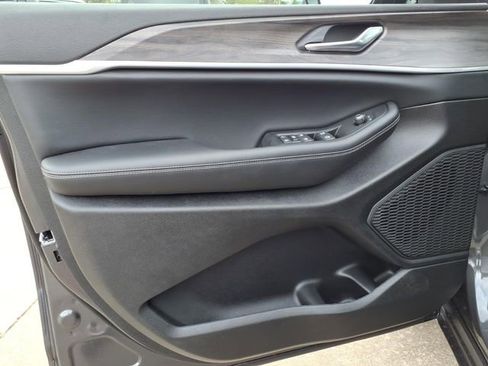 New 2026 Jeep Grand Cherokee Altitude image 20