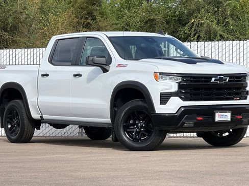Used 2022 Chevrolet Silverado 1500 LT Trail Boss image 2