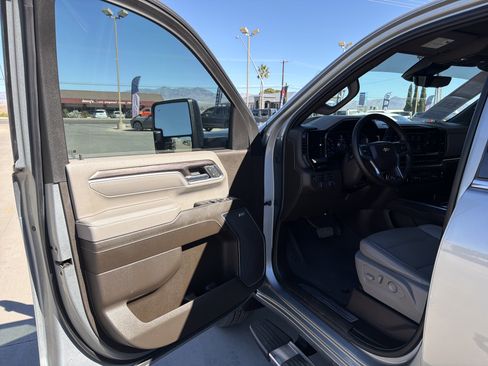 Used 2024 Chevrolet Silverado 2500 LTZ w/ LTZ Plus Package image 12