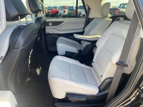 Used 2025 Lincoln Navigator Reserve image 25