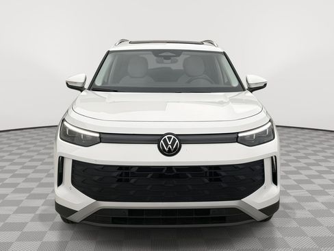 New 2025 Volkswagen Tiguan SE image 17