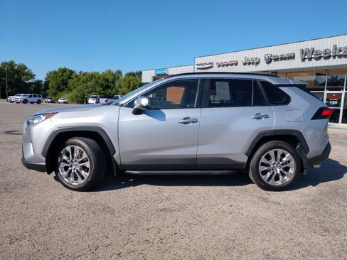 Used 2019 Toyota RAV4 Limited image 3