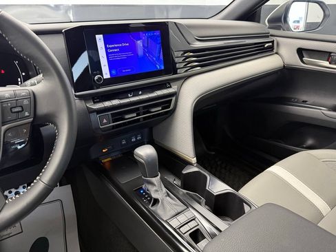 Used 2025 Toyota Camry SE w/ Convenience Package AWD/4WD image 7