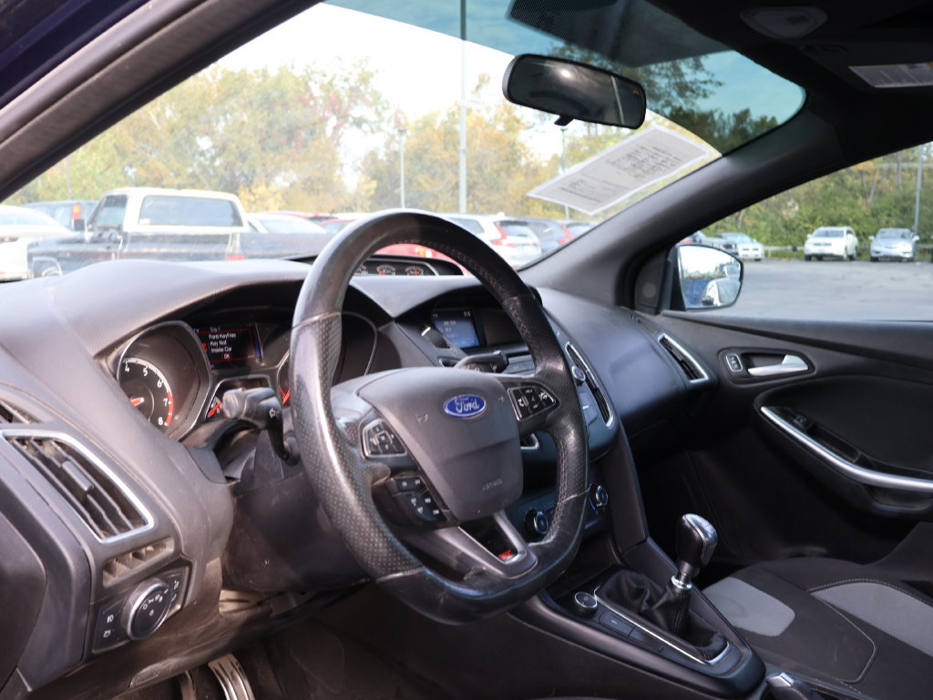 Used 2017 Ford Focus ST FWD image 9