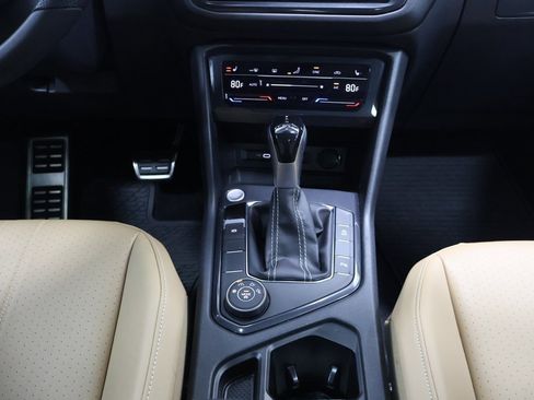 Used 2024 Volkswagen Tiguan SE R-Line image 20